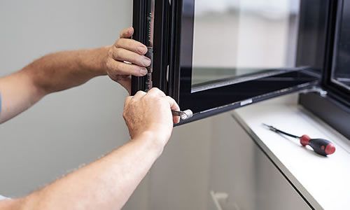 Regulacja i serwis okien, drzwi, rolet, bram garażowych.