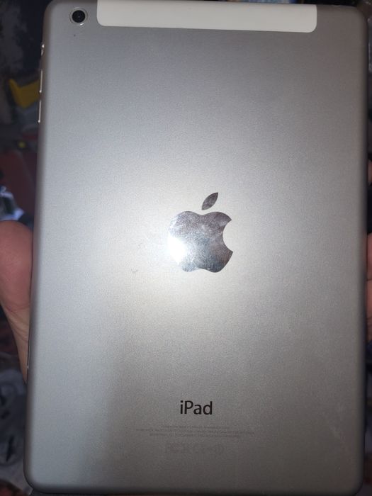 IPad mini з коробкою та документами