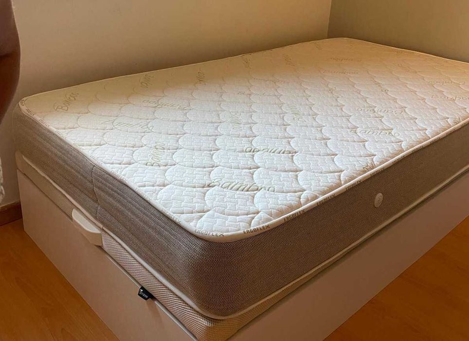 Duas camas com dois colchões como novos medidas 190 x 105