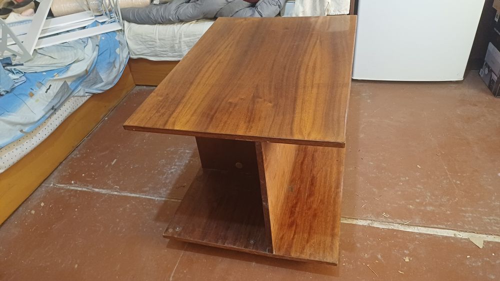 Продам журнальний столик на колесах