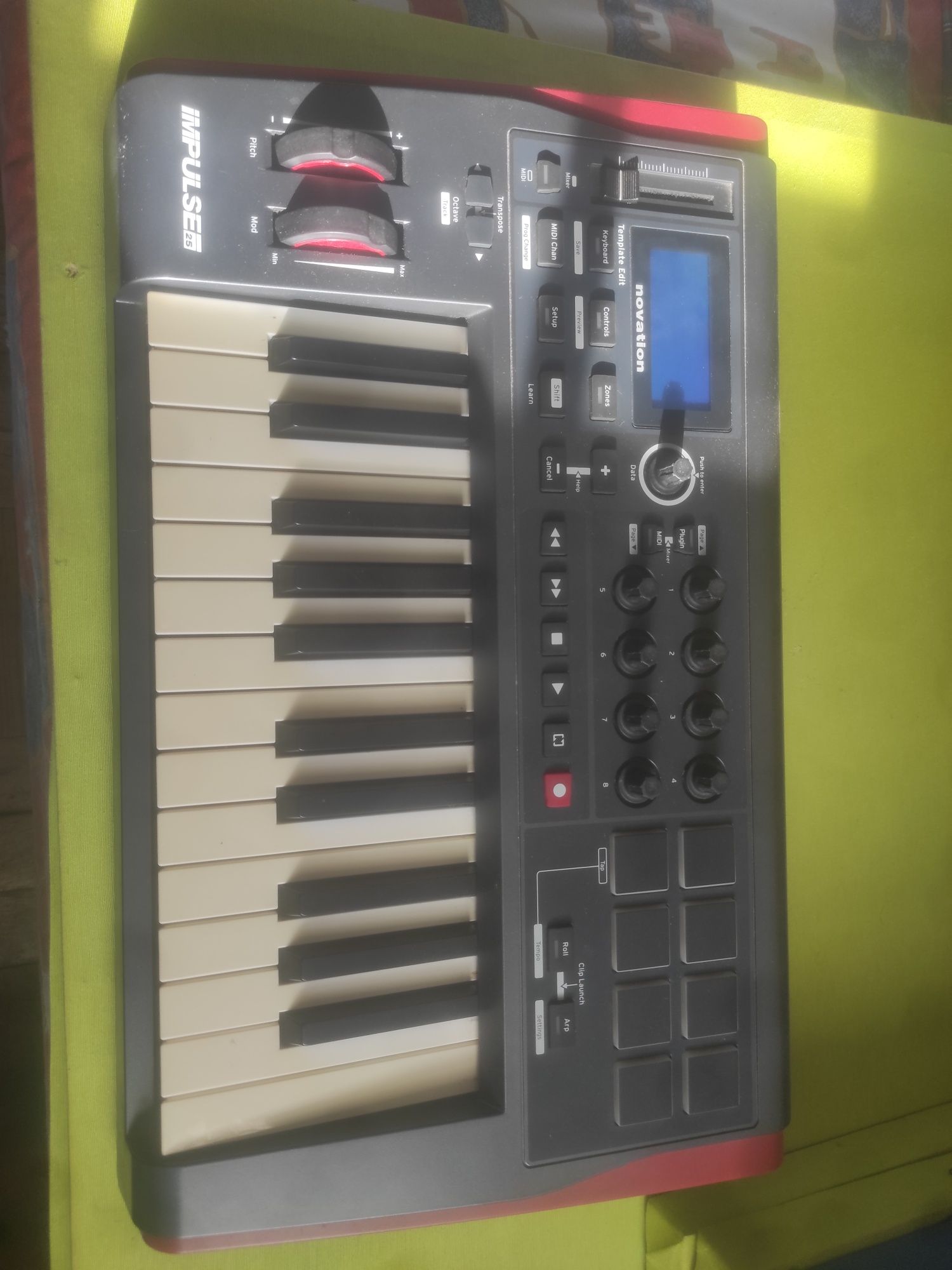 Teclado midi novation impulse 25