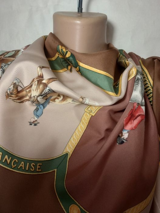 Хустка від HERMES.