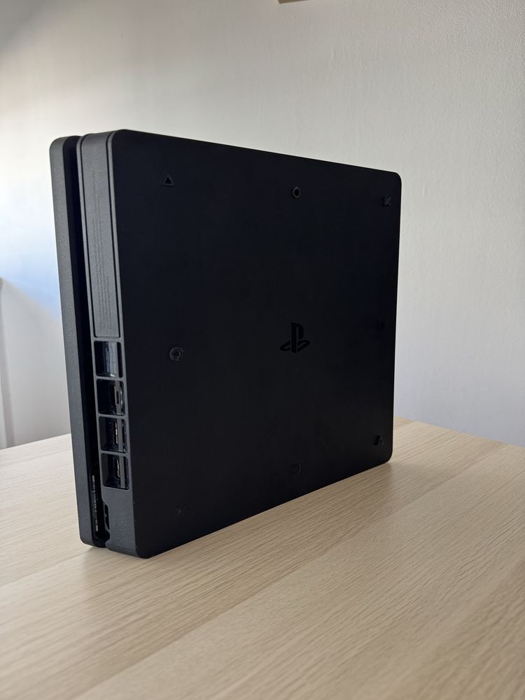 PlayStation 4 com comandos