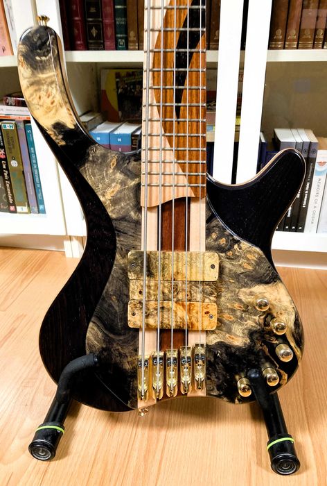 MGBass Desert Buckeye Burl 5 cordas