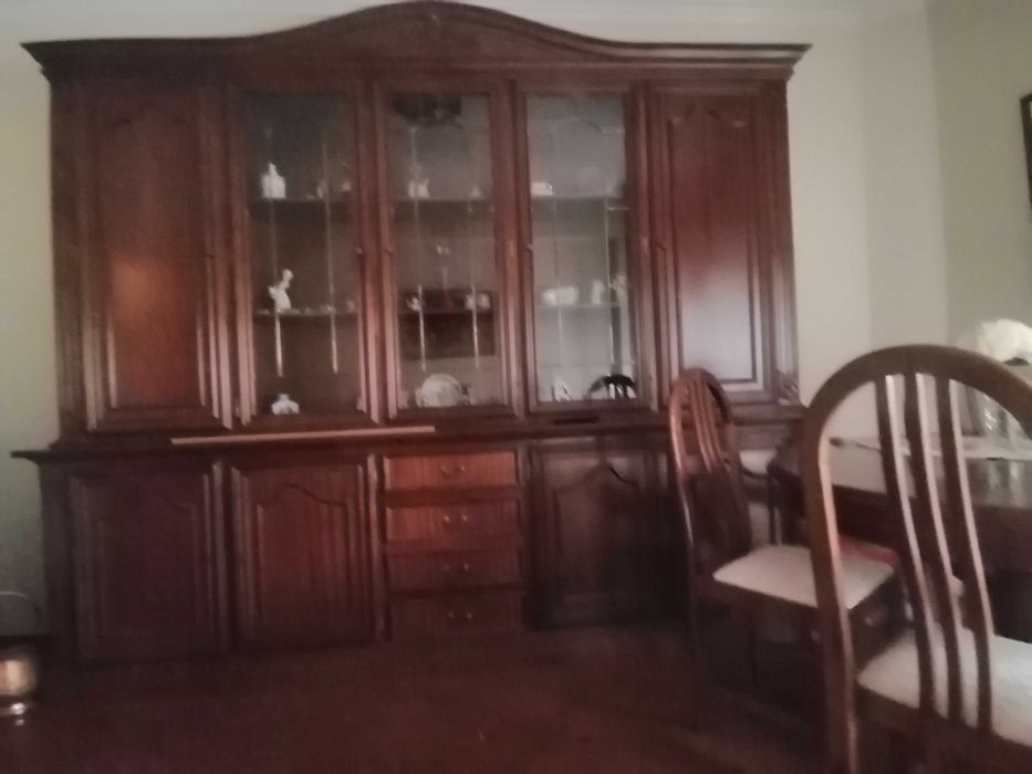 Mobília de sala com mesa extensível
