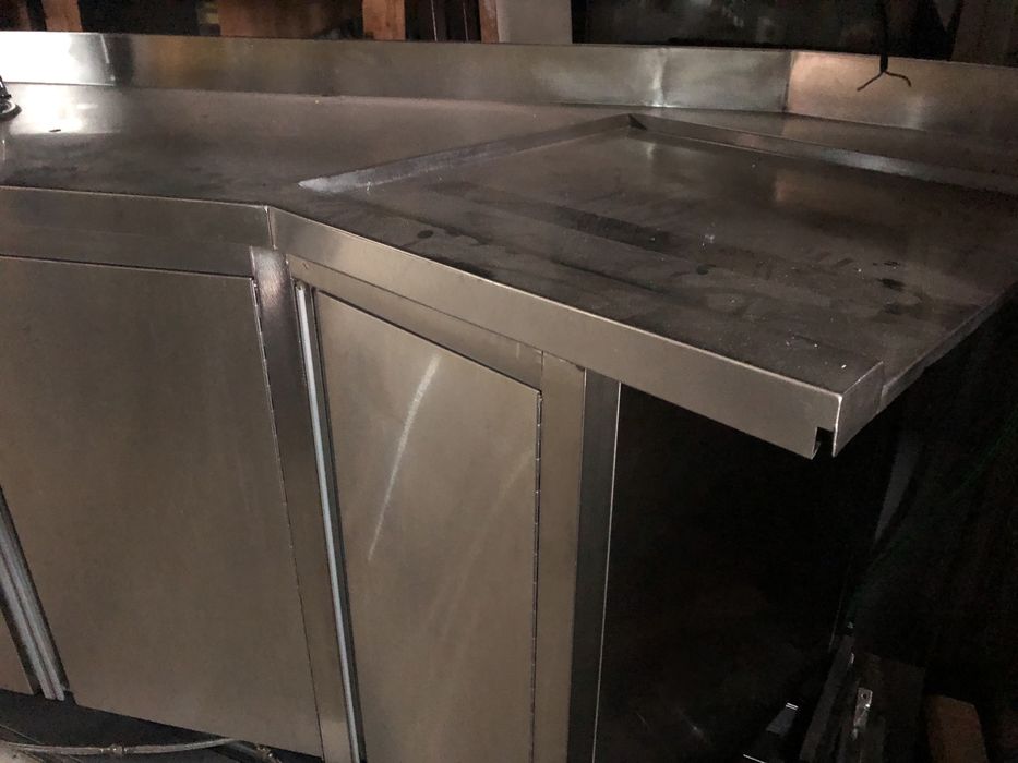 Escaparate em inox de canto com Pio e Torneira de pedal