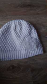 Biała czapka dziewczęca rozmiar 54