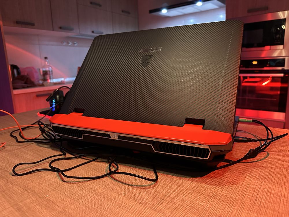 Игровой ноутбук Asus ROG + подарок игровые девайсы!