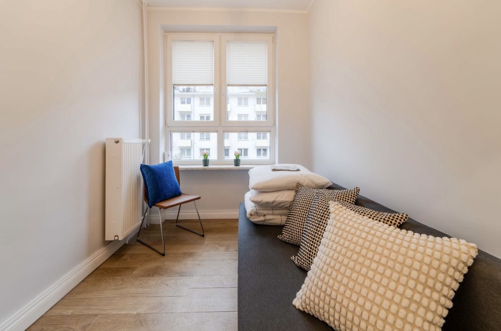 Apartament na Rynku –110m2- 4 pokoje, 6 łóżek, 2 balkony – max 12 osób