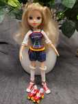Lalka Moxie Girlz Avery na wrotkach