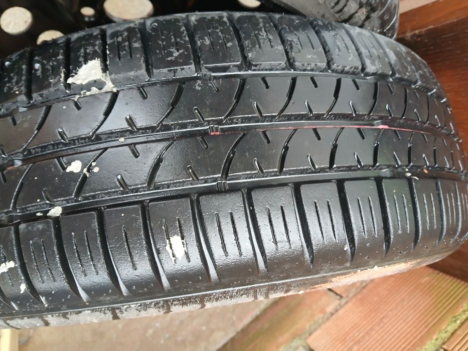 Pneu suplente 2 novos