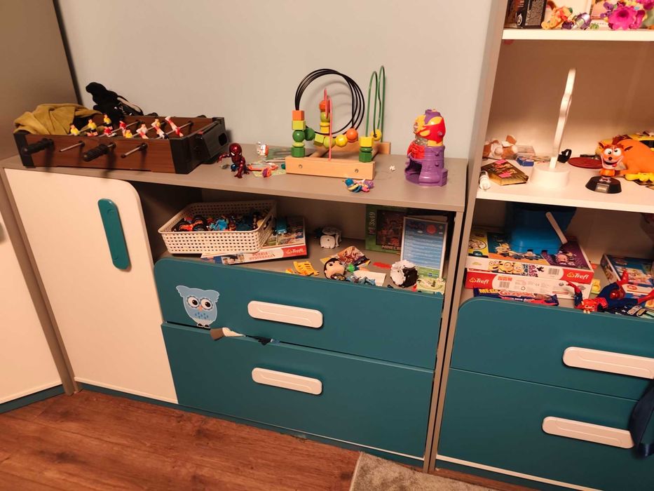 Zestaw mebli dziecięcych bardzo dobry stan. Komoda biurko szafa