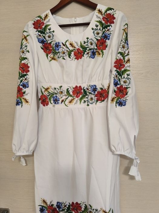 Сукня вишиванка нитками