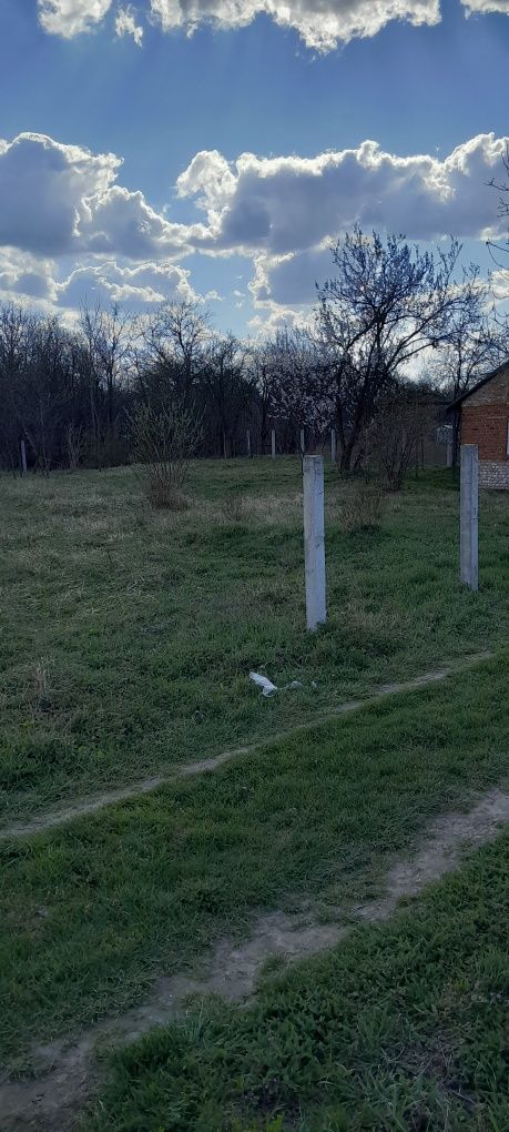 Продаються дві дачі