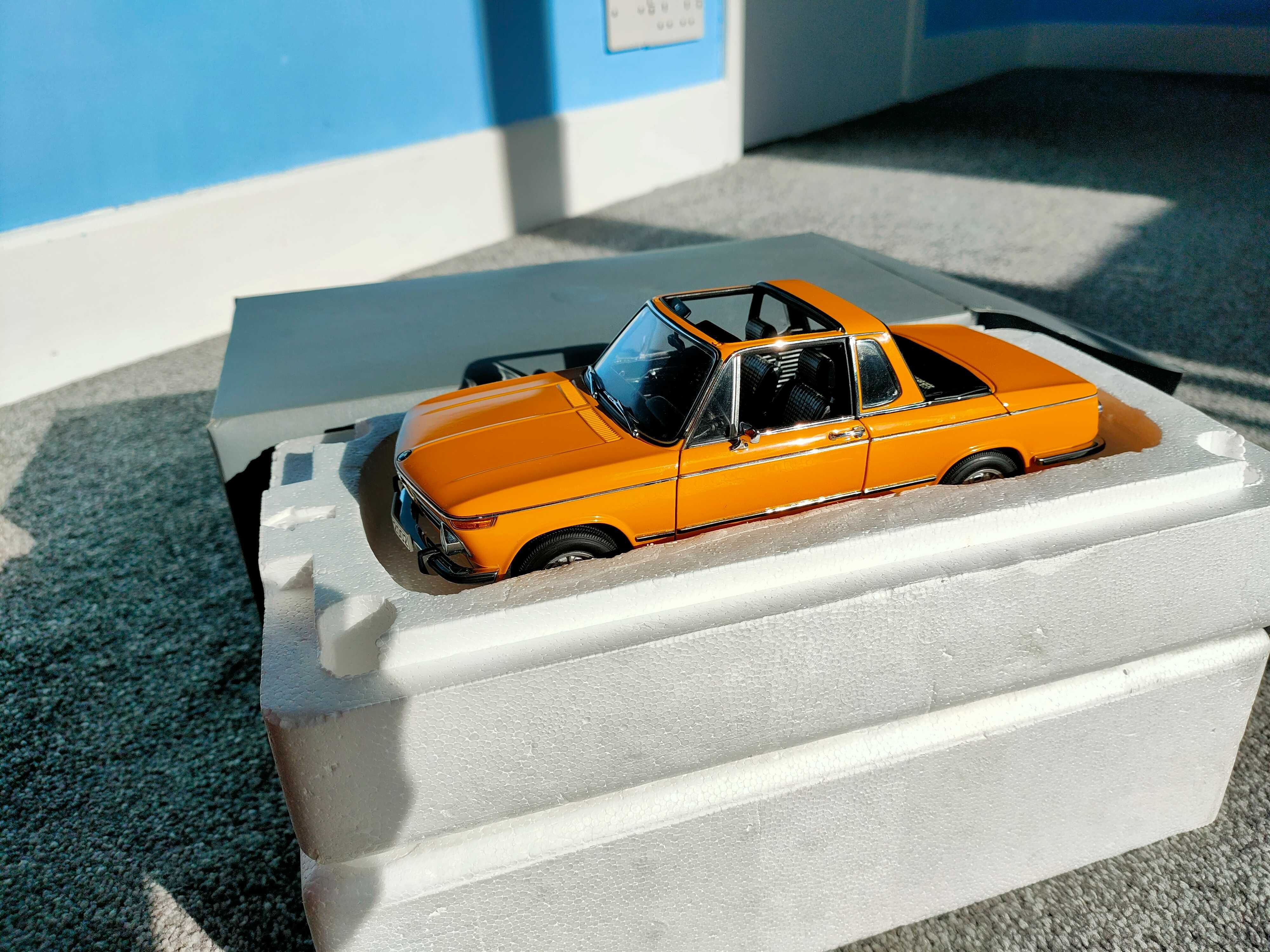 BMW 2002 Baur Cabrio dealer edition orange 1:18 Autoart