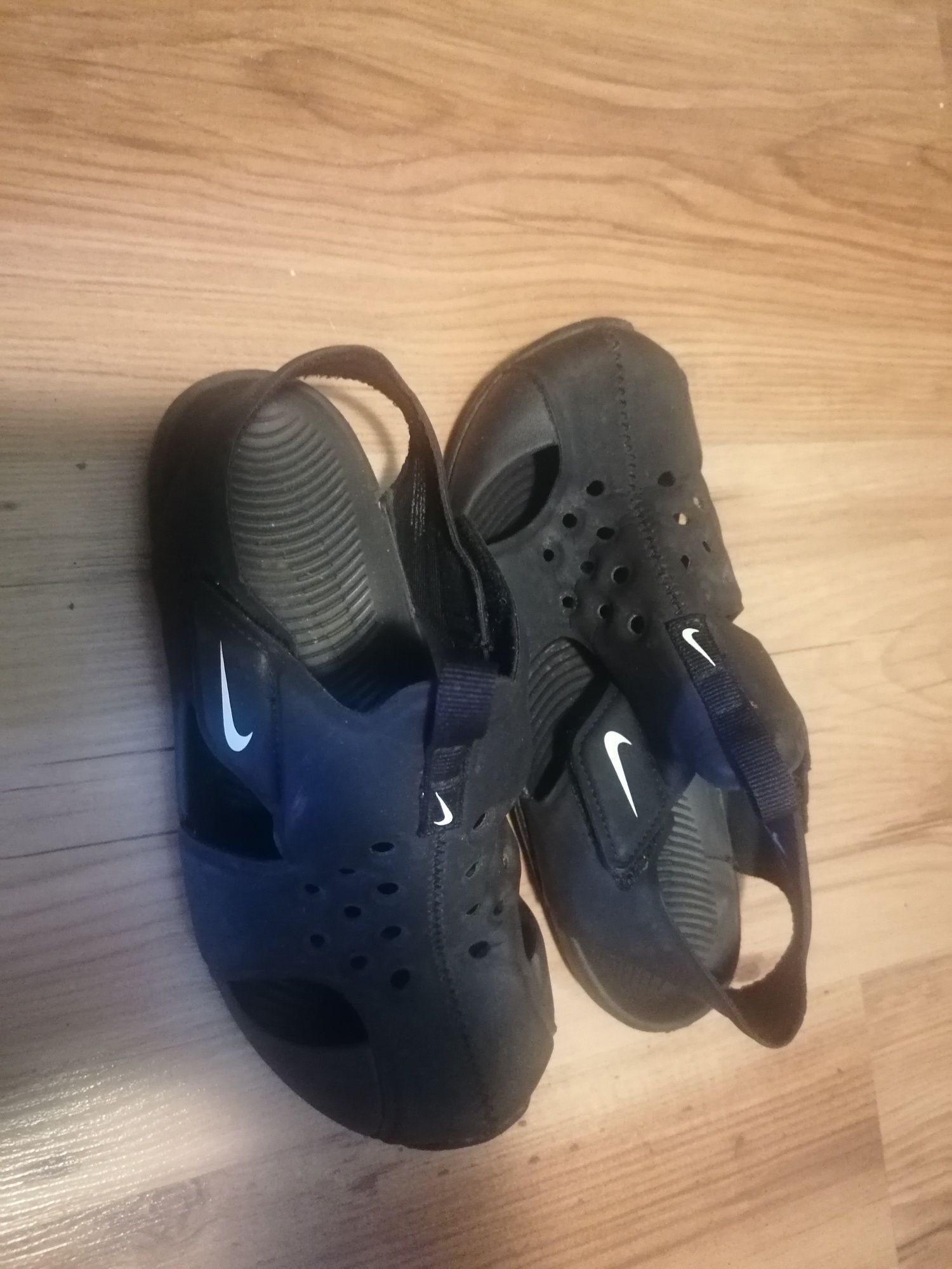 Nike, sandały 23,5 cm