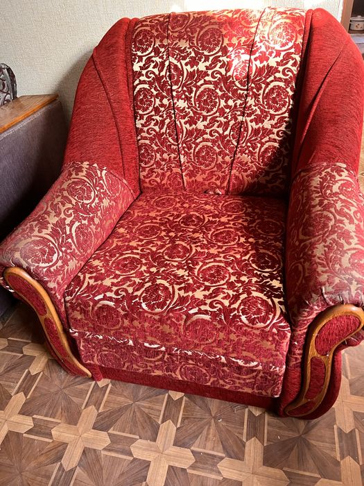 Продам в отличном состоянии мебель диван и кресло