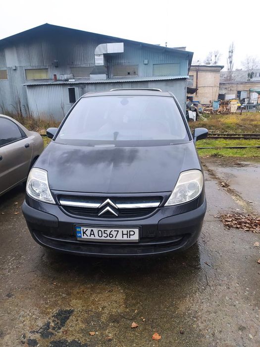 Ситроен с8 , требует ремонта