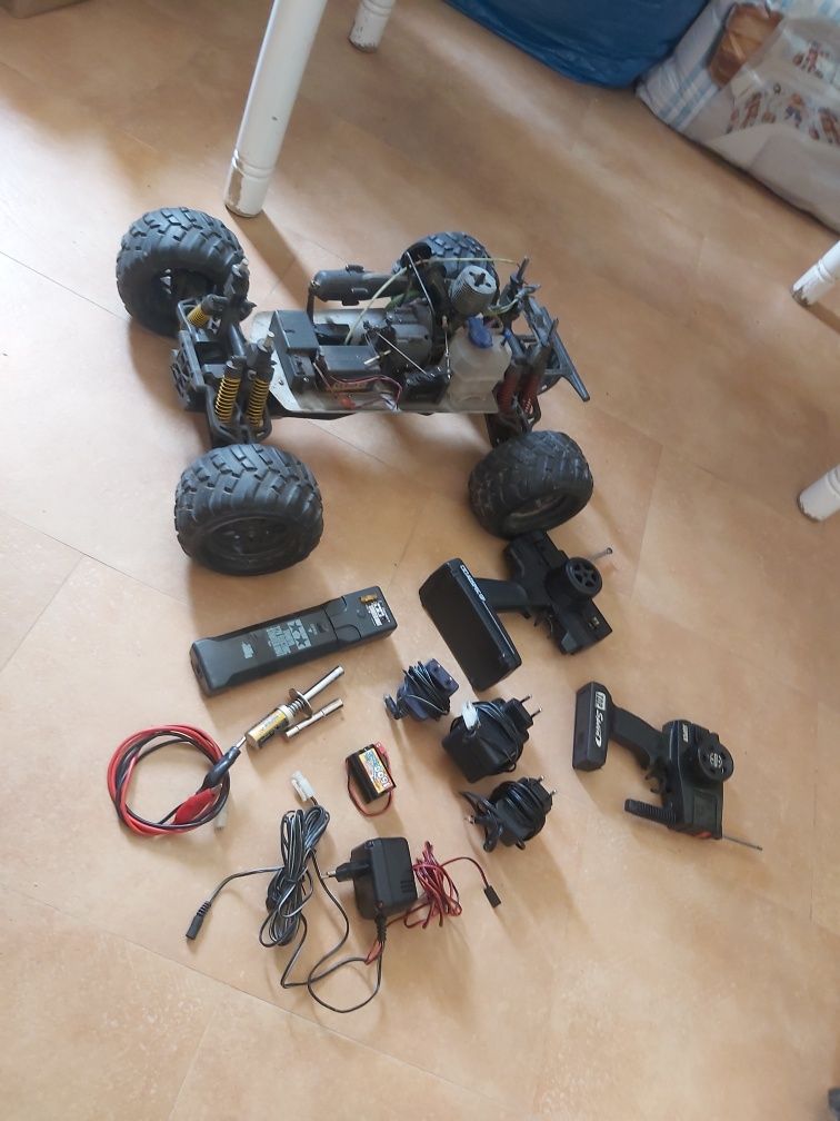 Carro telecomandado a gasolina