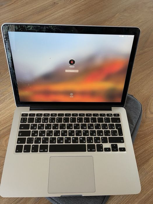 Продам macbook 13 pro 2015 i5
