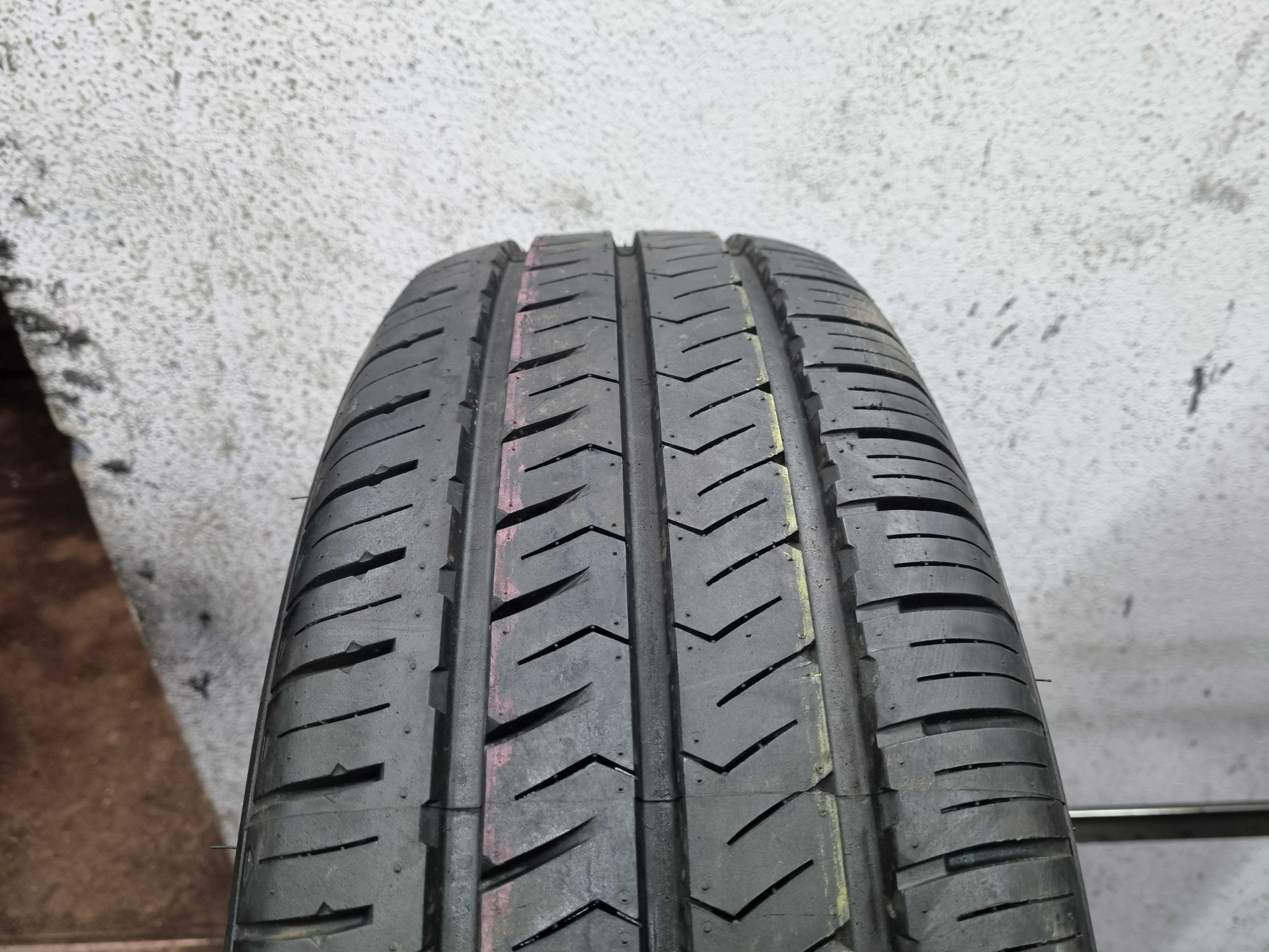 215/65/16C 106/104T Hankook Radial RA28E D.3719