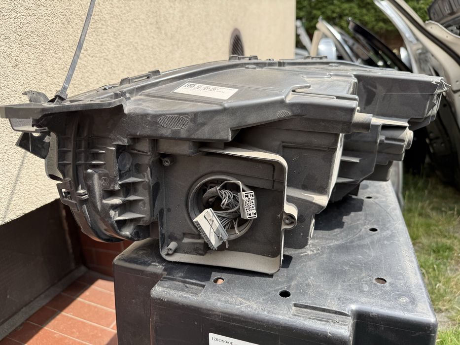 Volvo XC 90 lampa prawa full led active high beam OE 32228