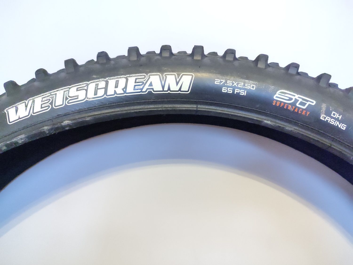 Maxxis 27.5 x 2.5 65psi supertracky wetscream