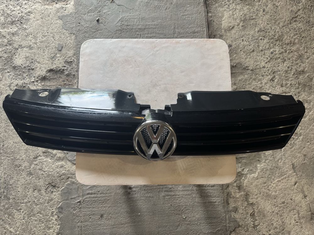 Решотка радиатора Volkswagen Jetta 6