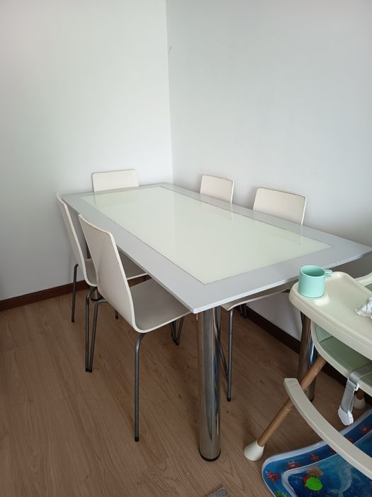 Mesa 1.70m x 0.7m (Cadeiras gratuitas)