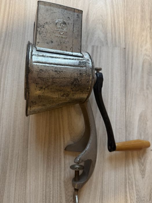 Stary niemiecki mlynek vintage