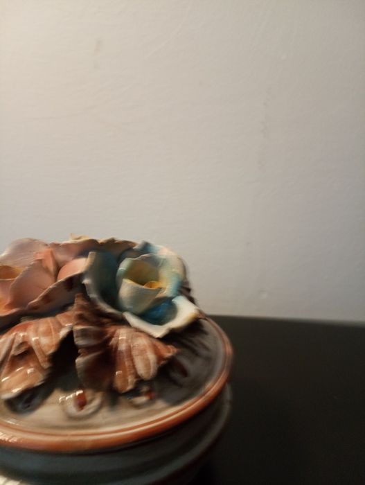 Antigo porta joias Porcelana estilo Capodimonte - vintage - Como novo!