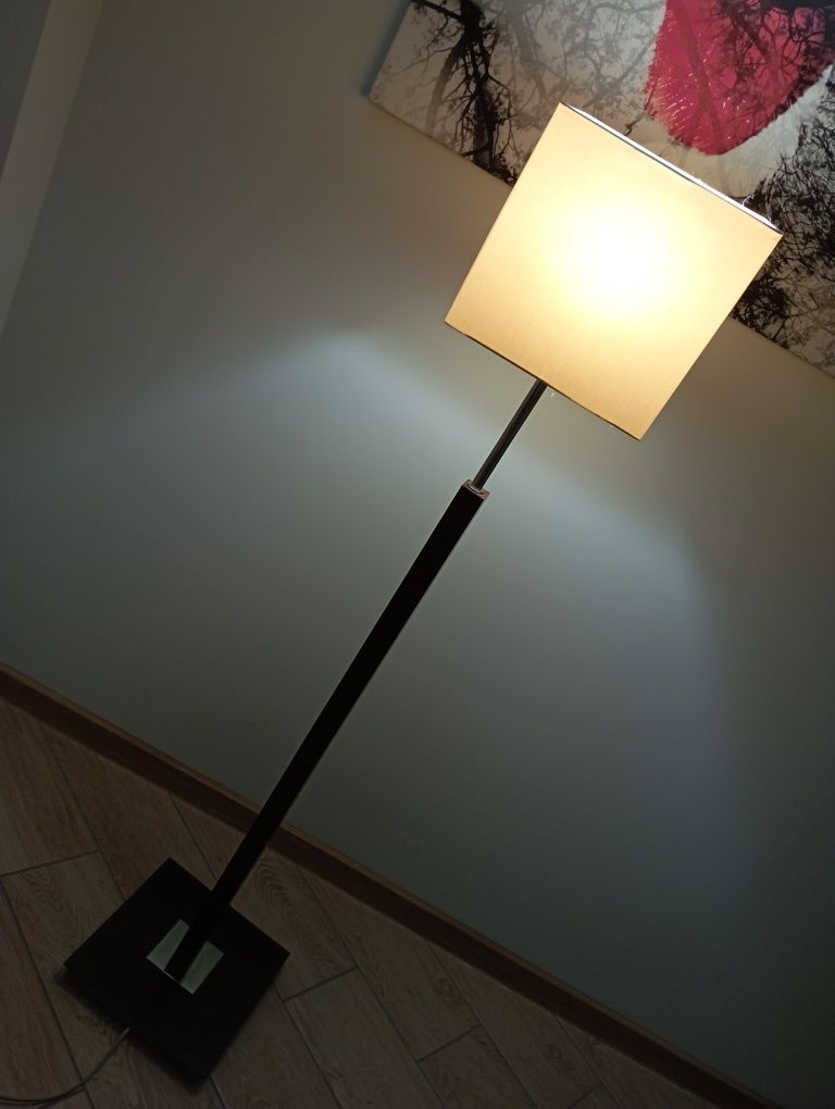 Sprzedam lampkę nocną , wysokość 148cm