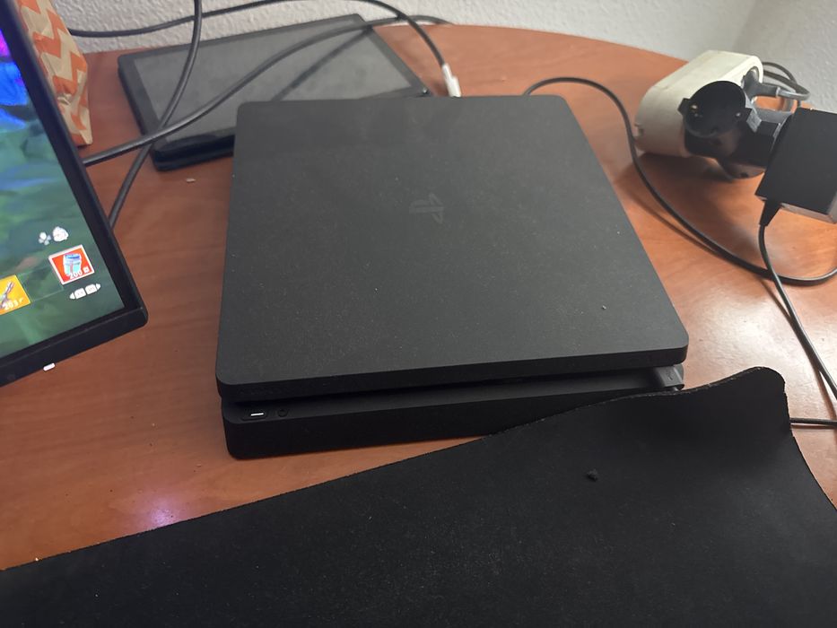 Vendo  playstion 4 mais monitor
