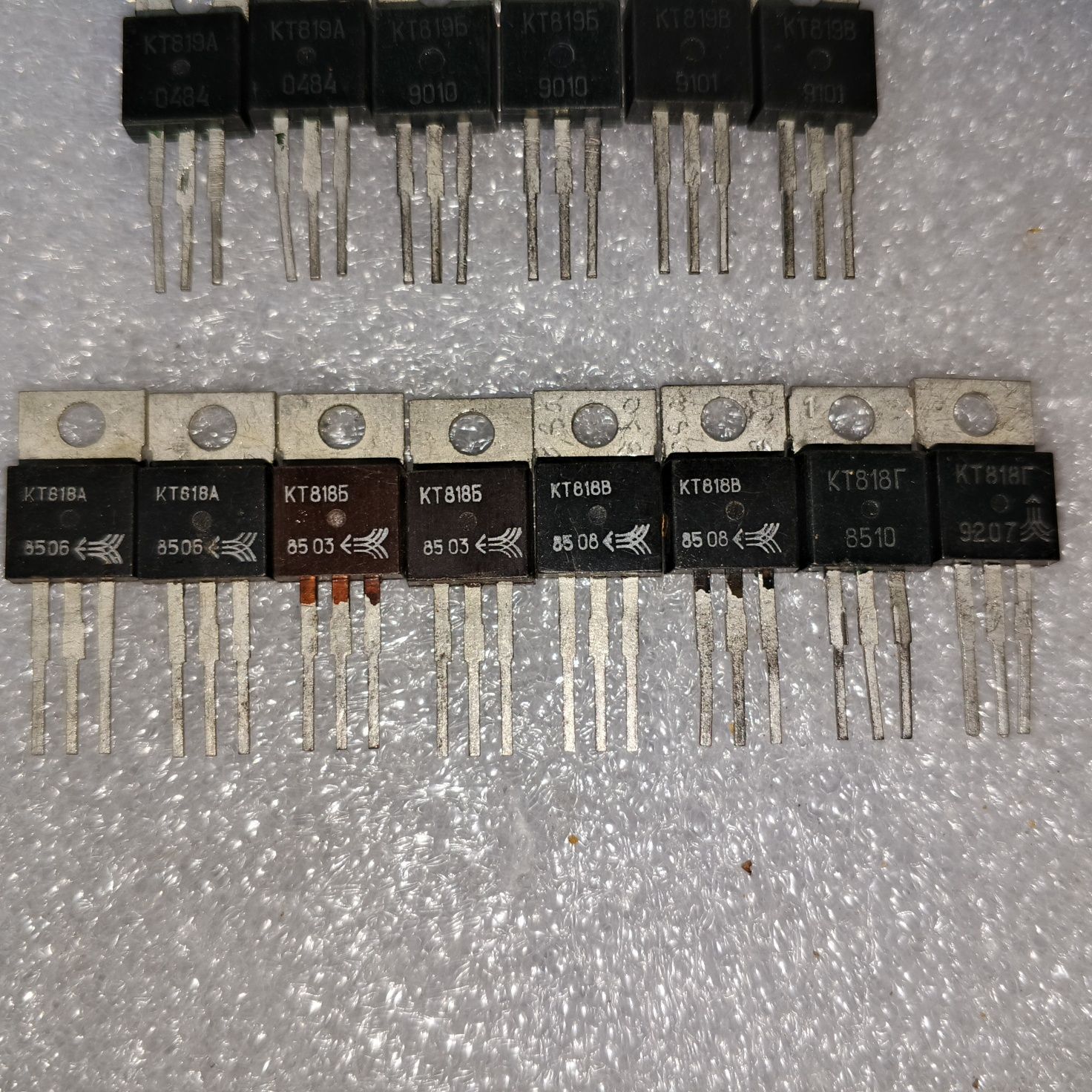 Транзистор КТ818 КТ819