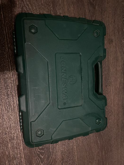 Набор метчиков и плашек   jonnesway