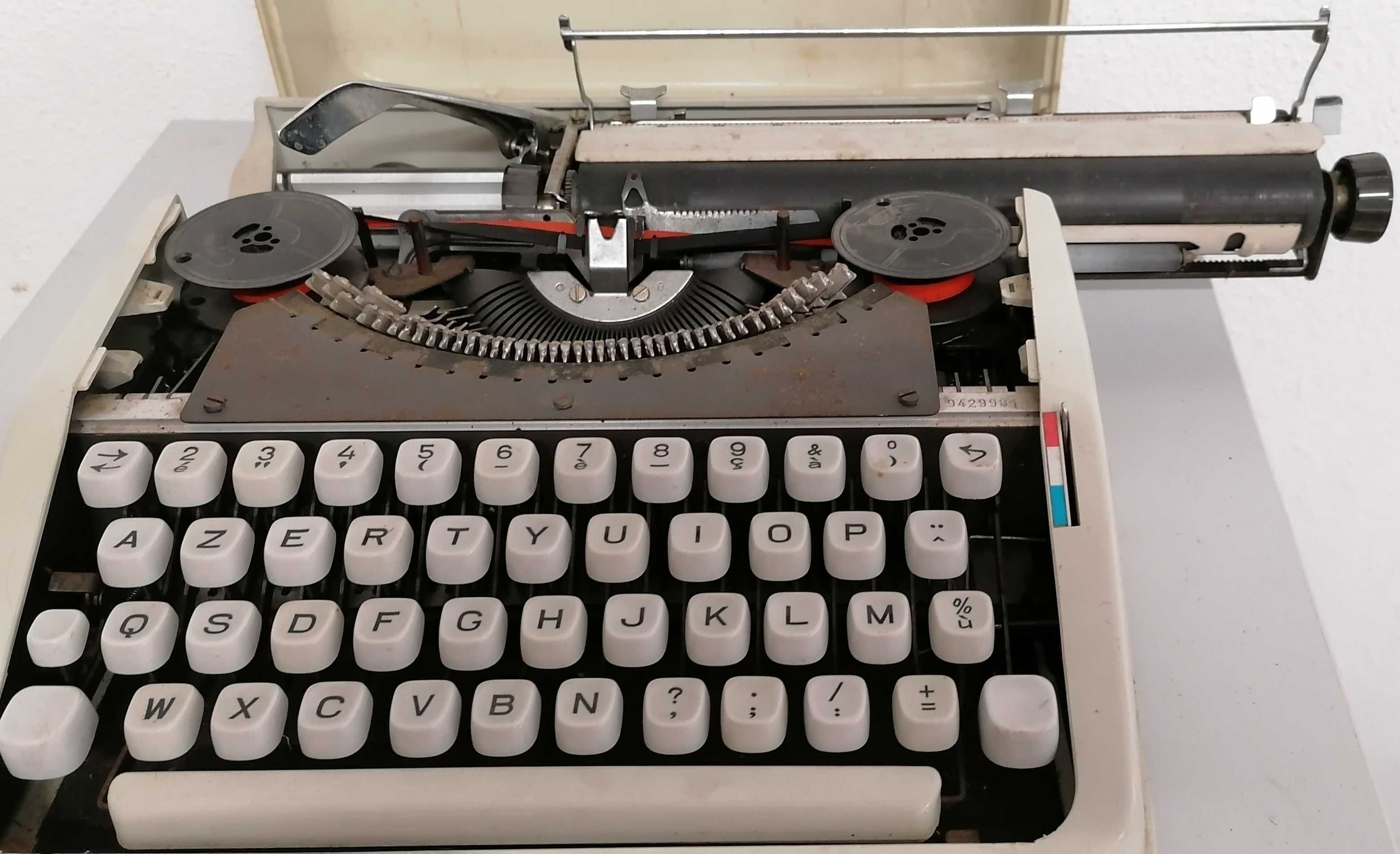 Maquina de escrever, mala, "made in brazil", vintage