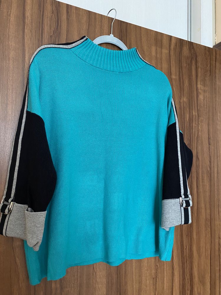 Śliczny sweter firmy Minouu