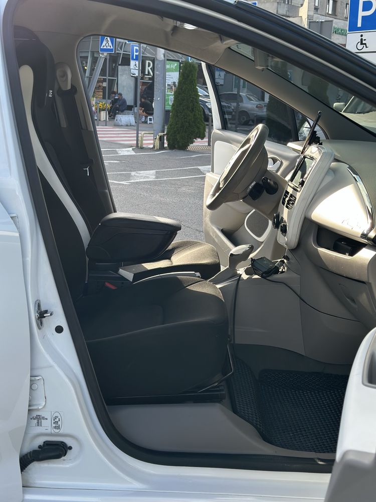Рено зоя Renault zoe