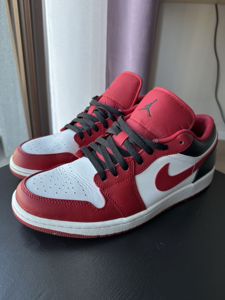 Nike Jordan 1 Low "Bulls" sneakers