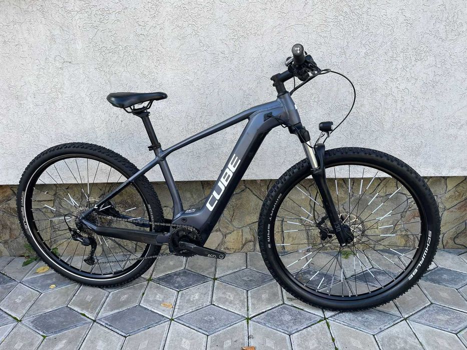 Bicicleta Cube Reaction Hybrid Performance 625