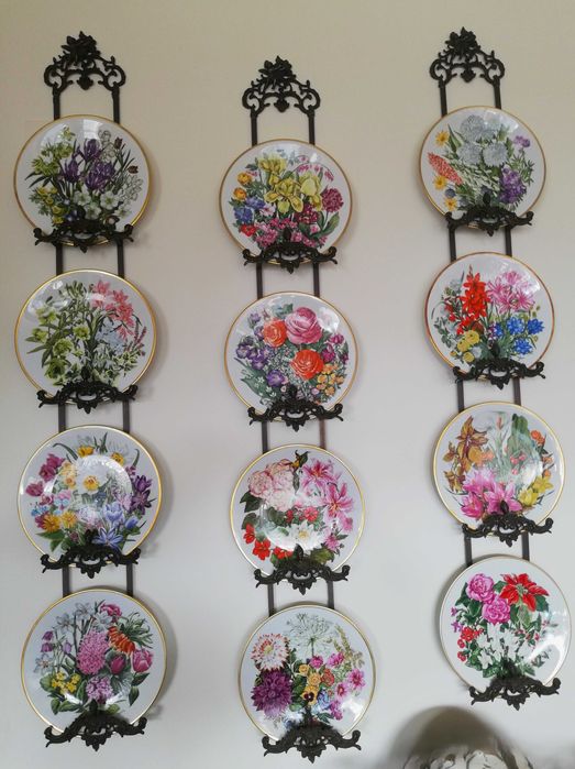 Conjunto "Os pratos florais dos 12 meses do ano"