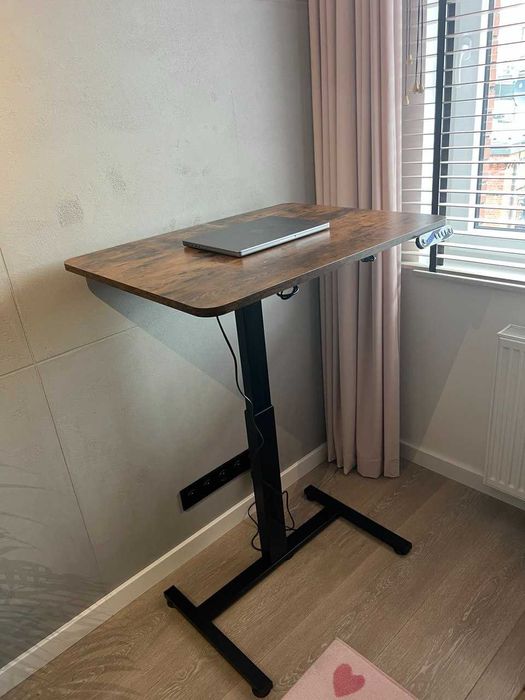 Kompaktowe, regulowane elektrycznie biurko 80x60cm