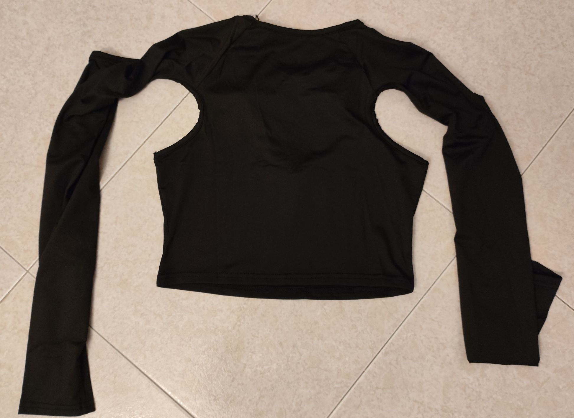 Crop top preto tamanho L
