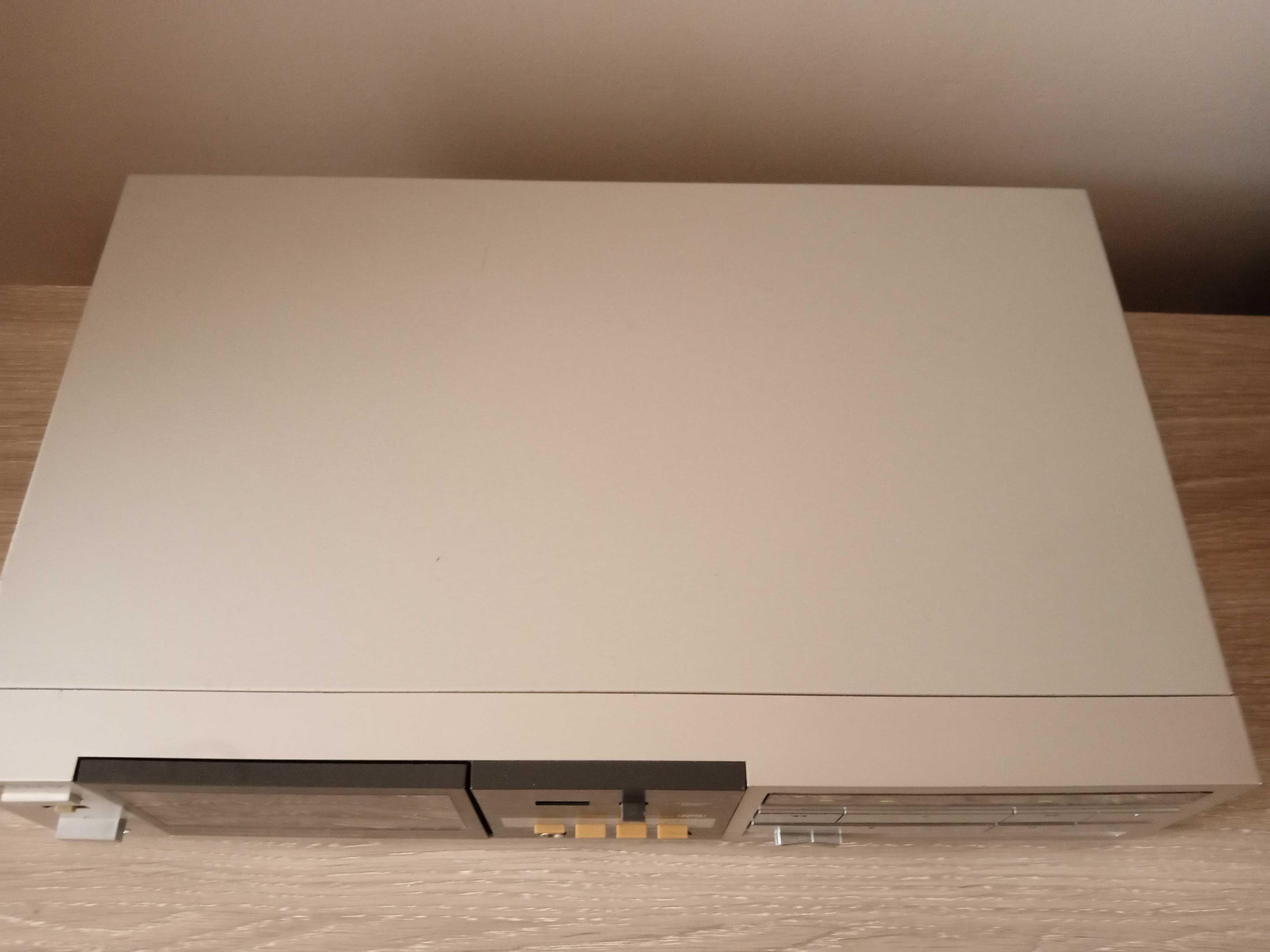 Magnetofon kasetowy deck Sony TC-FX44 lata 80-te.