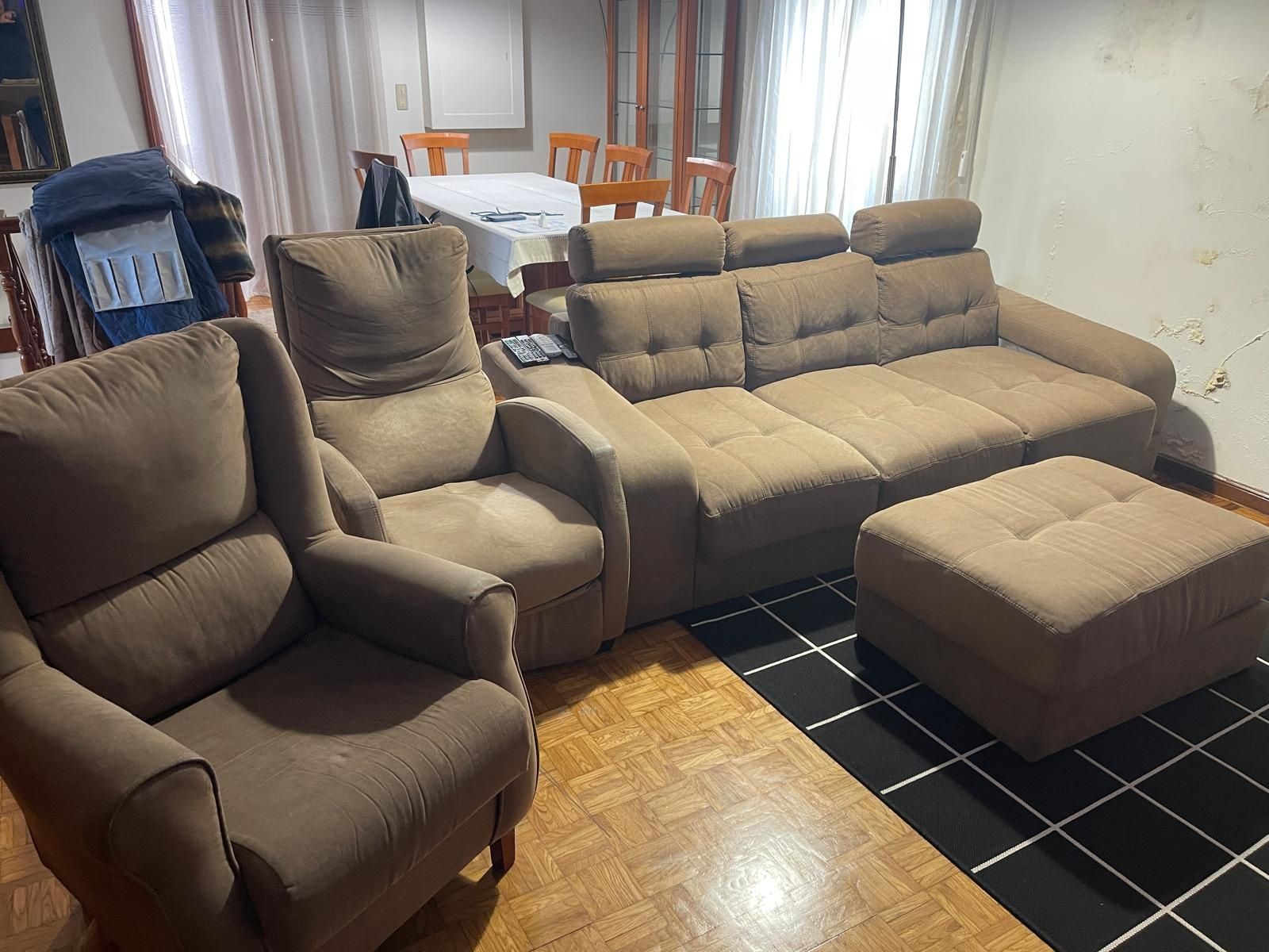 Sofa triplo com apoio pés e 2 Maples para desocupar area. URGENTE es