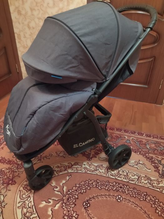 Дитяча коляска в