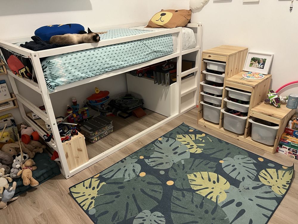 Cama Ikea KURA com escadas e gavetas