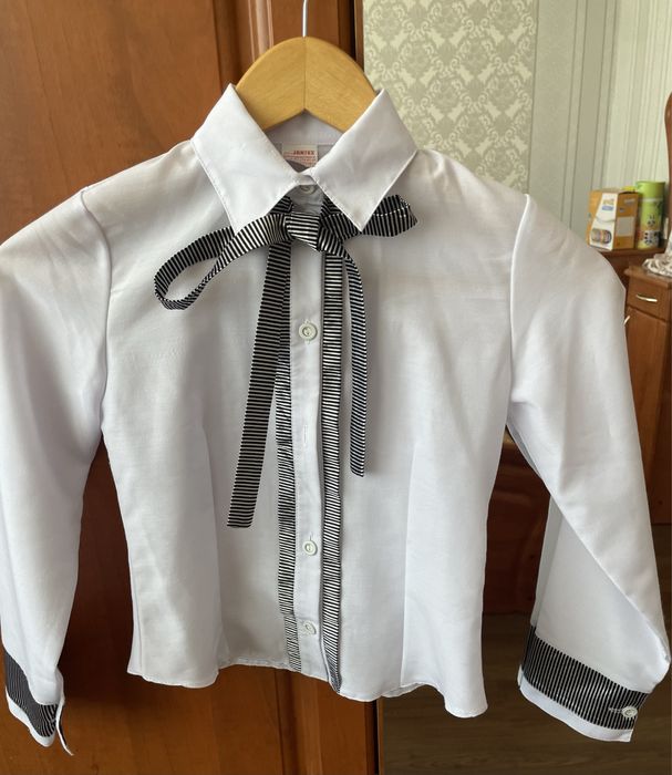 Шкільна блузка на дівчинку, розмір 116-128