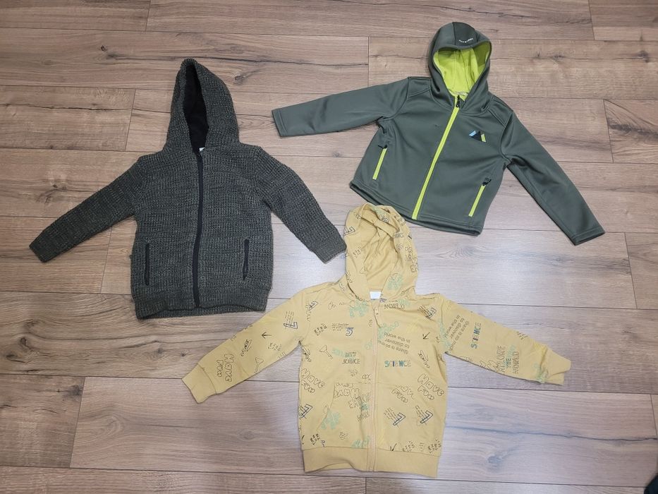 Bluzy z kapturem chłopięce. Rozm 110.