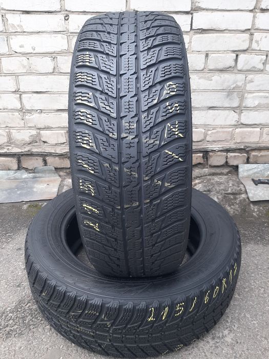 Шини б/у 215/60R17 Nokian зима 2 шт.